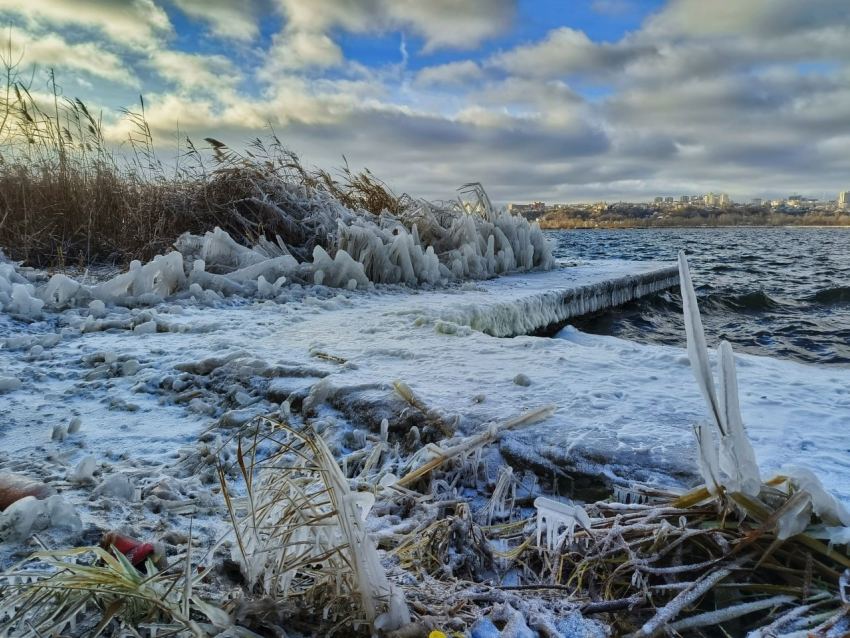Зимняя сказка: ледовая красота появилась на воронежском водохранилище