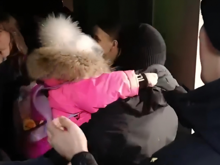 Убеждали весь день: пятилетнюю девочку вернули матери спустя год разлуки в Воронеже