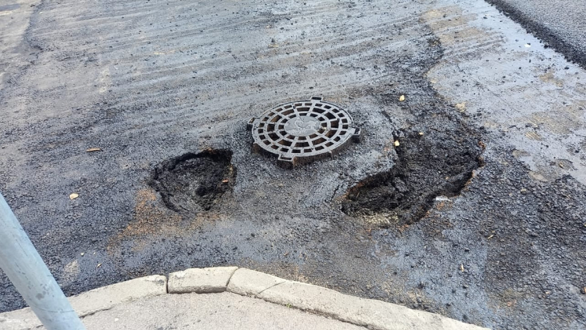 Ямы вместо благоустройства заметили на воронежской парковке