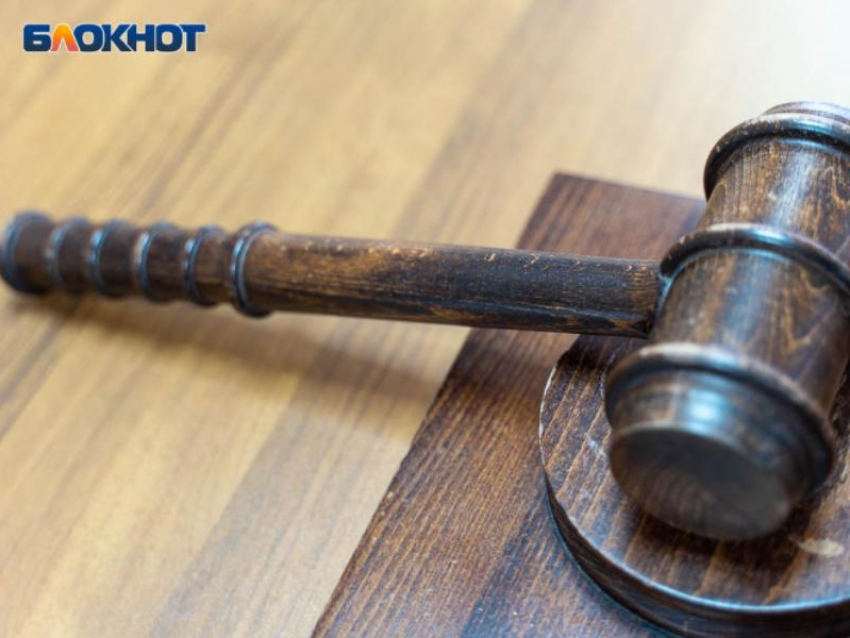 Директора воронежской школы оштрафовали на 10 тысяч за уроки в коридорах