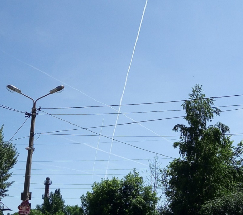 Игры в крестики-нолики устроили боевые самолеты в небе над Воронежем
