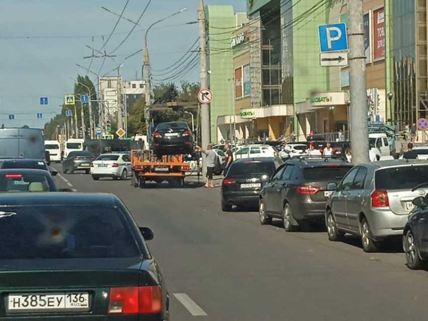 У ТЦ «Максимир» в Воронеже водителям раздают сюрпризы 