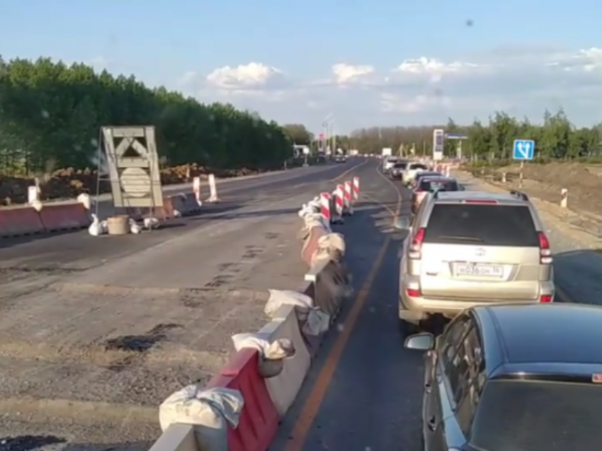 Четырехкилометровая пробка образовалась на въезде в Воронеж