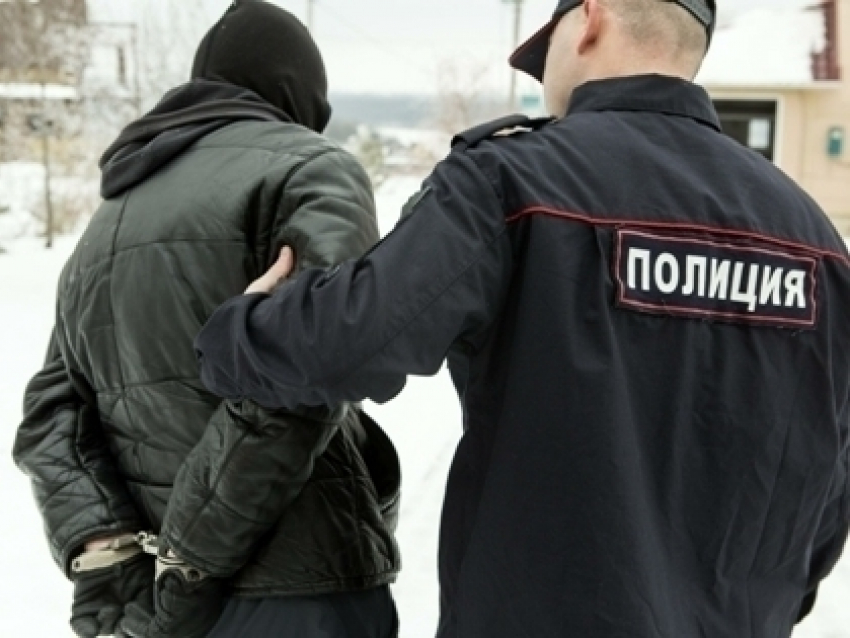 37-летний рецидивист отобрал у прохожего на улице в Воронеже деньги 