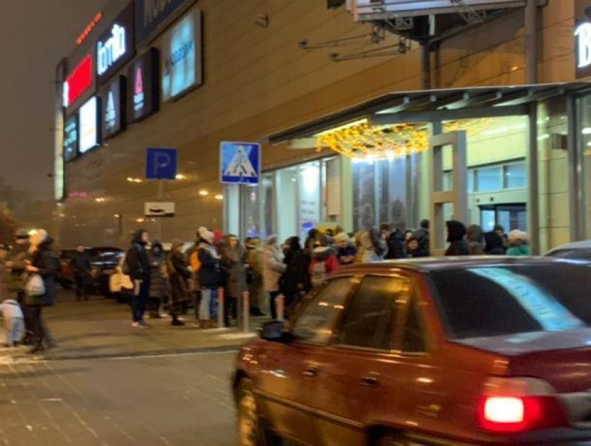 Воронежцы испугались и сами эвакуировались из ТЦ в центре города