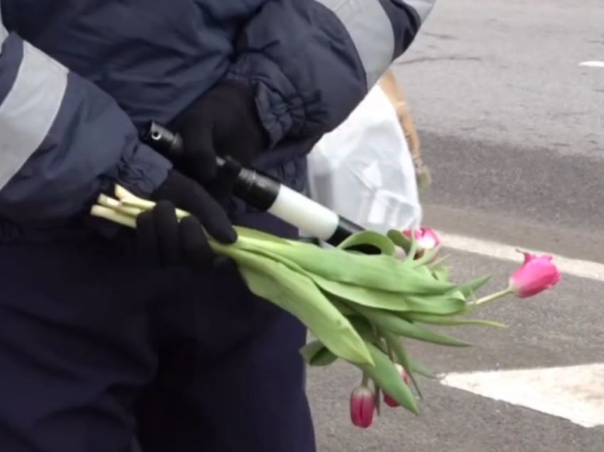 Женщина за рулем - гарантия безопасности, подтвердили в воронежской полиции