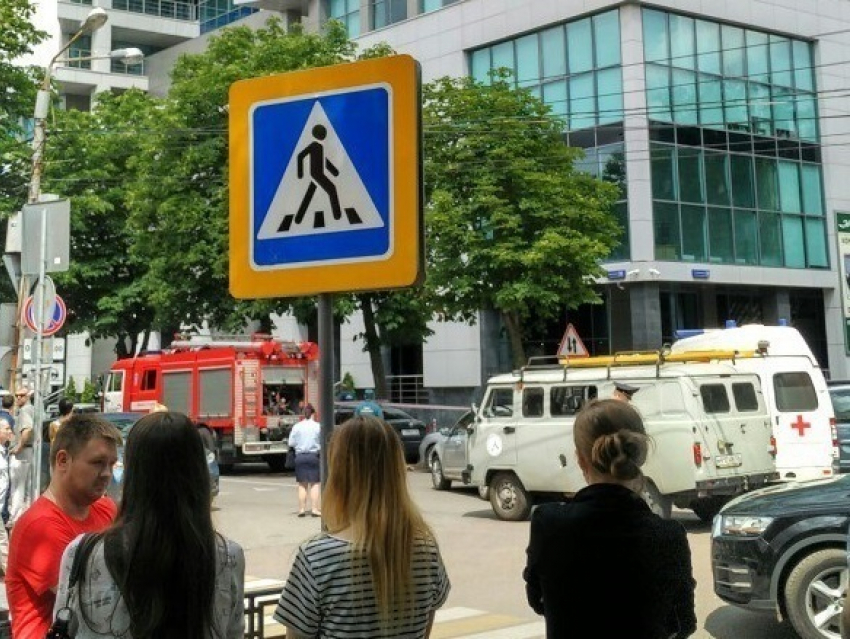 Сотрудников бизнес-центра «Премьер» эвакуировали в Воронеже