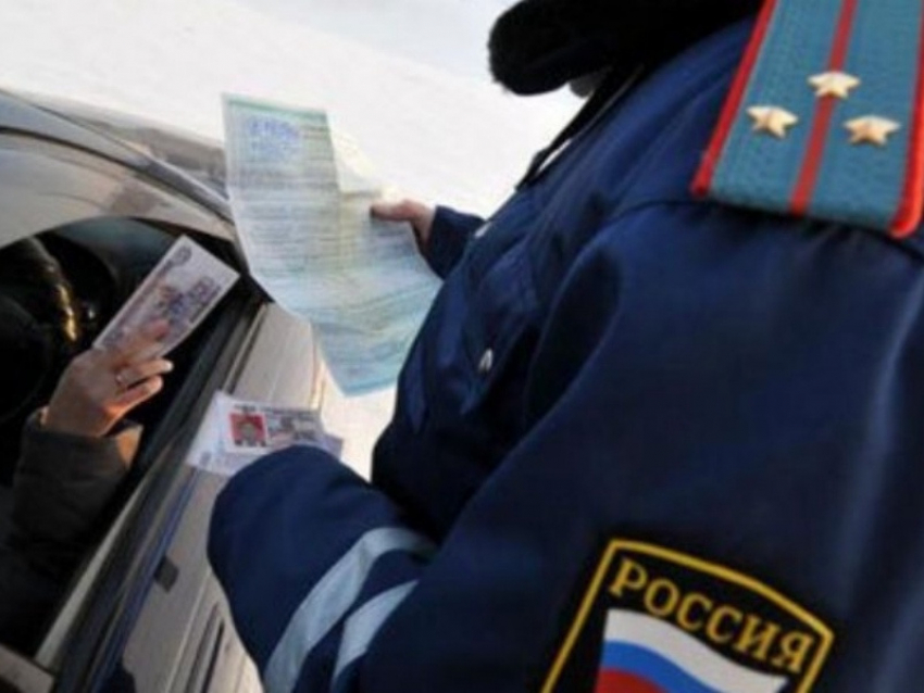 Воронежец за попытку взятки гаишнику выплатит штраф 25 тысяч рублей
