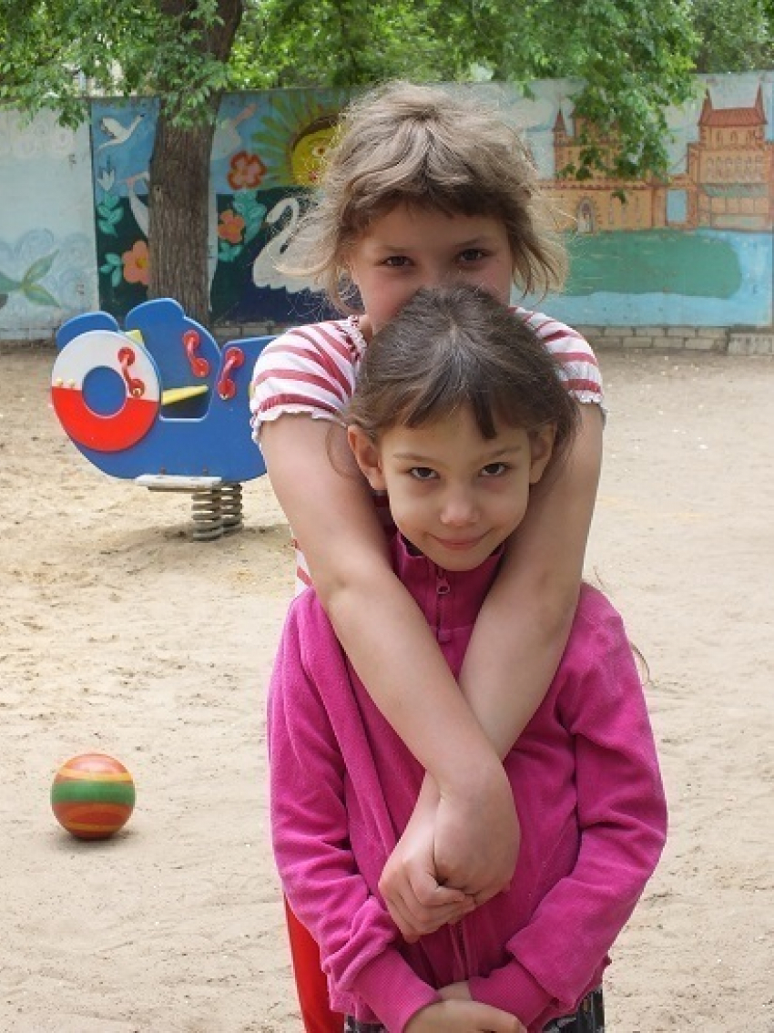 Партия «Справедливая Россия» подарила воронежскому приюту футбольные мячи (ФОТО)