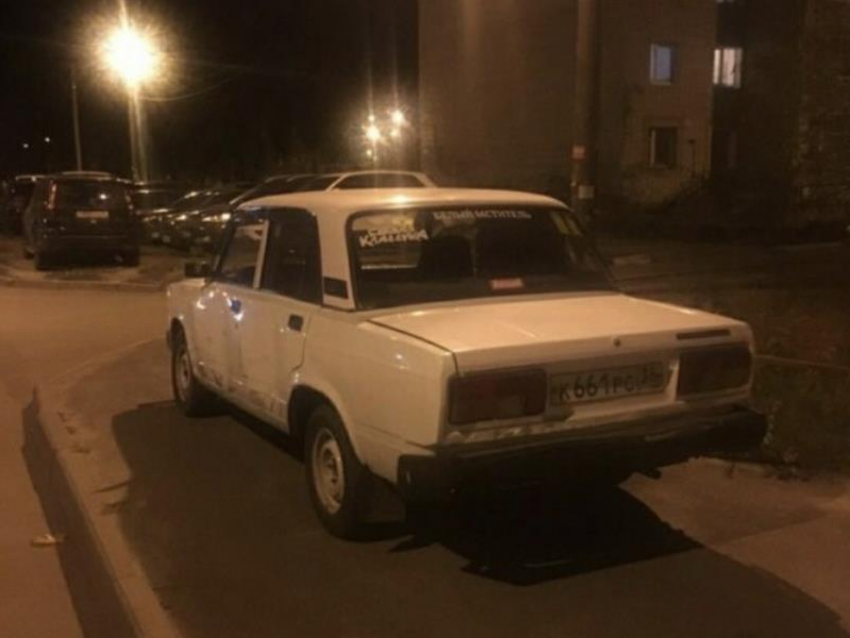 Поучавший водителей принципиальный Белый Мститель нарушил ПДД в Воронеже 