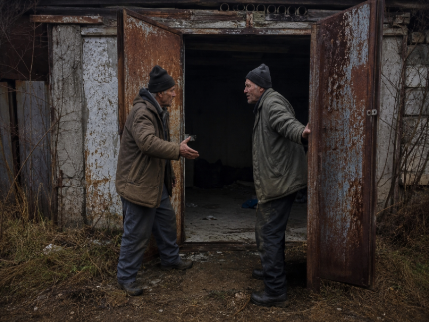 «Ну проходи! Ну давай я пройду!»: в Воронеже обычная ссора между двумя знакомыми закончилась ножевым ранением 