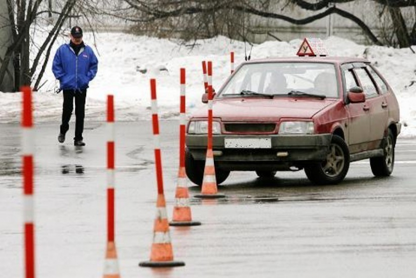 В Воронеже директор автокурсов за деньги выдавал документы о прохождении обучения