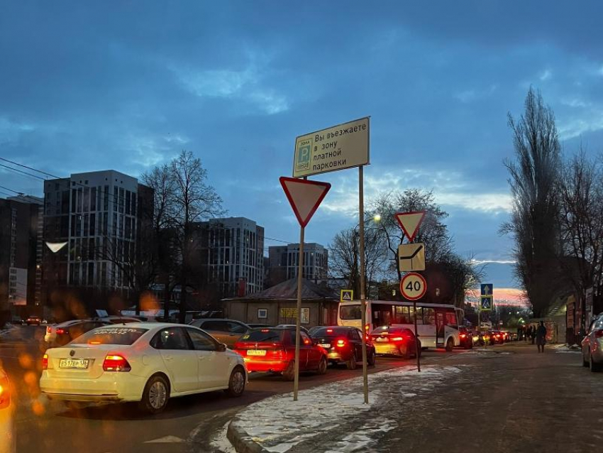 Семибалльные пробки сковали утренний Воронеж