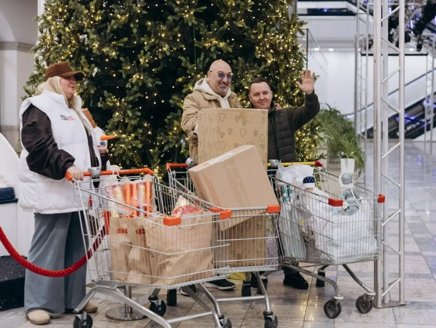 Продюсер Ольги Бузовой посетил Тыловую мастерскую в Центре Галереи Чижова