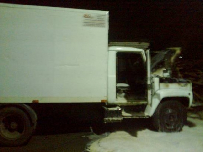 В Воронежской области неизвестные подожгли автомобиль