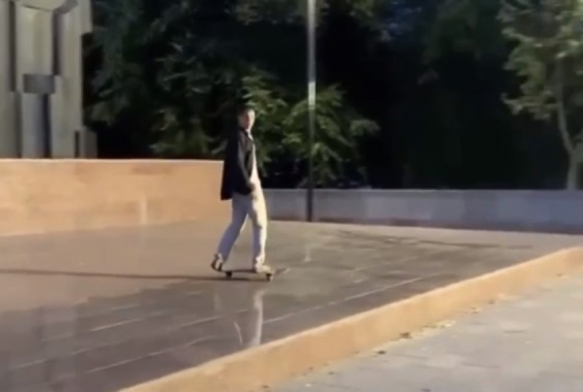 Площадь Победы превратили в скейт-парк в Воронеже