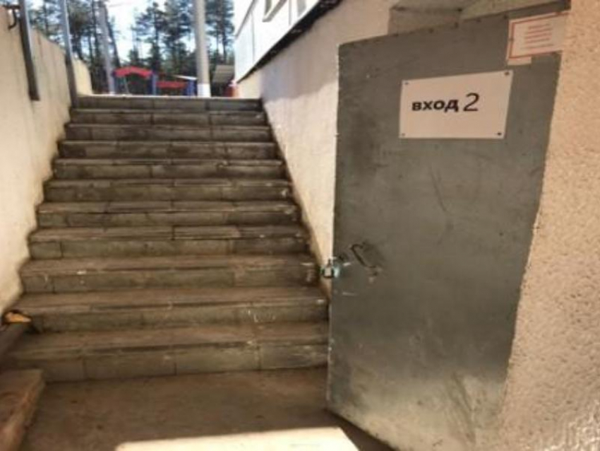 В подвалах школ и детсадов Новоусманского района подготовили запасы воды и медикаментов