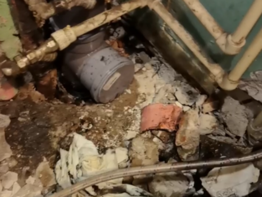 «У меня в квартире ничего не текло»: жительница Воронежа показала последствия ремонта УК