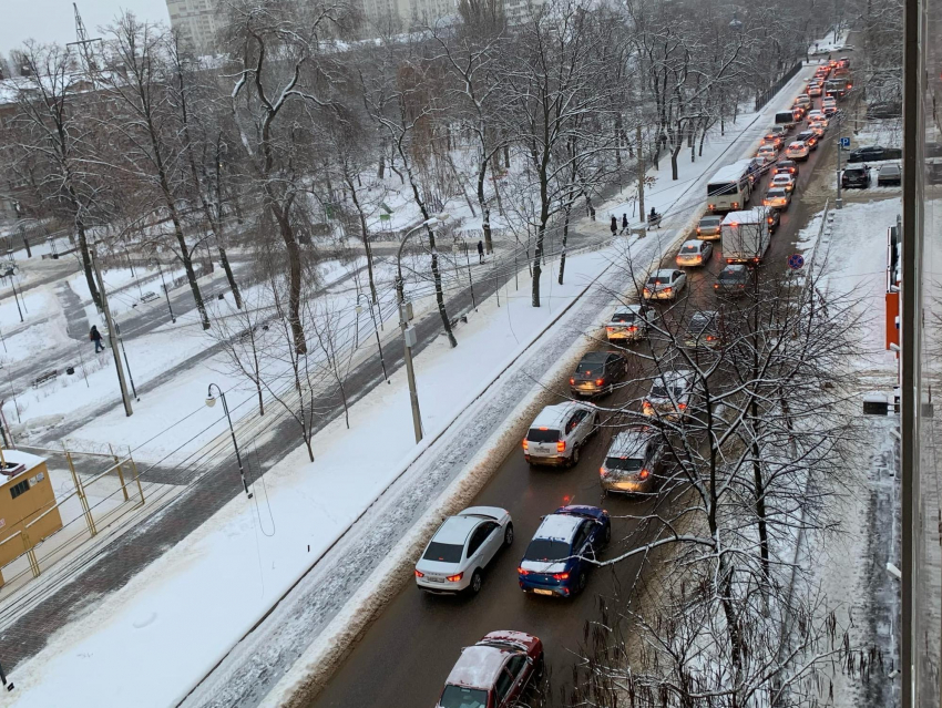 Глухие пробки снова испытывают Воронеж на прочность