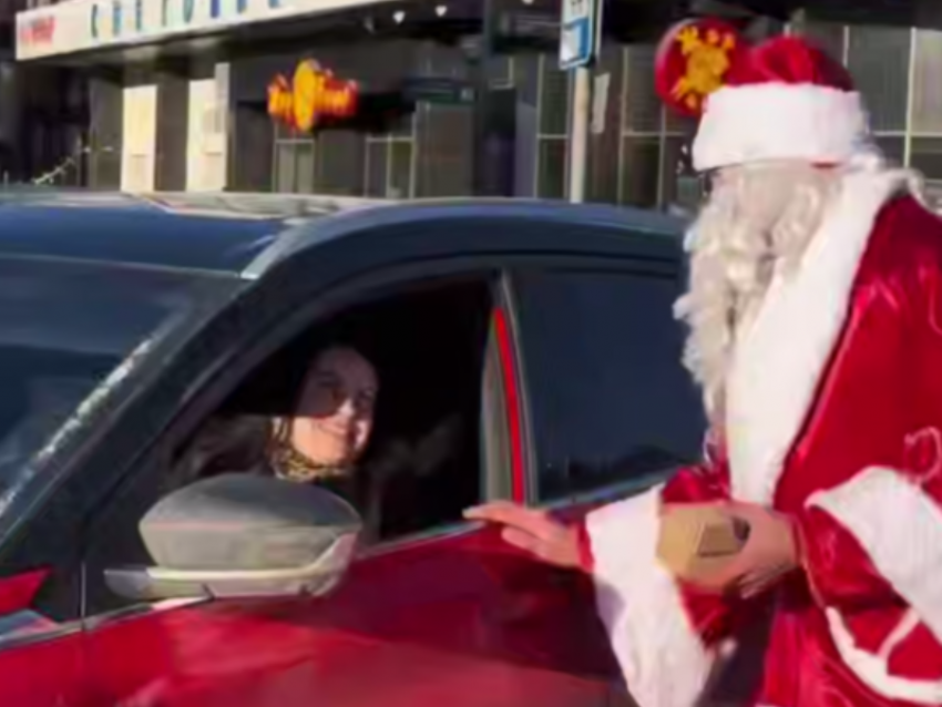 Подарок вместо штрафа: в Воронеже происходило новогоднее чудо 