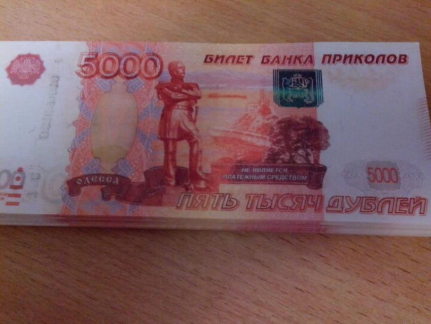Воронежская пенсионерка обменяла 128 тыс на банкноты «Банка приколов» 
