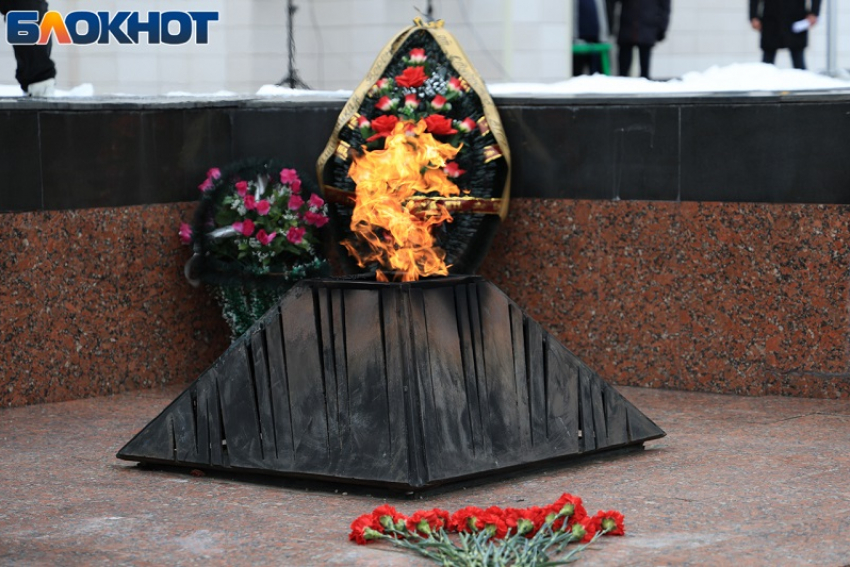 Воронежцев предупредили об ограничении парковки на левом берегу 