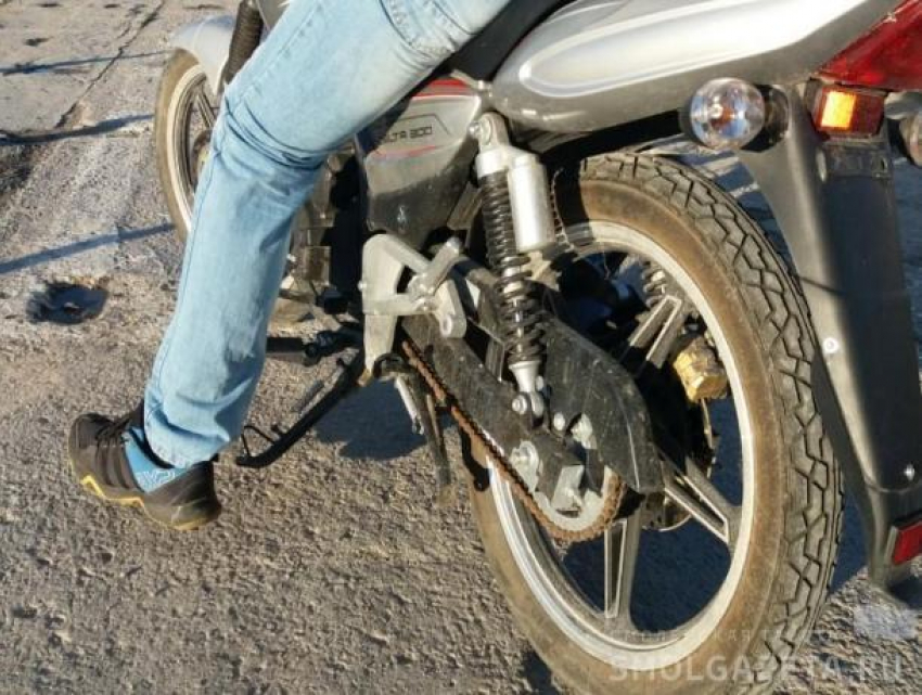 В Воронежской области 17-летний мотоциклист влетел в иномарку