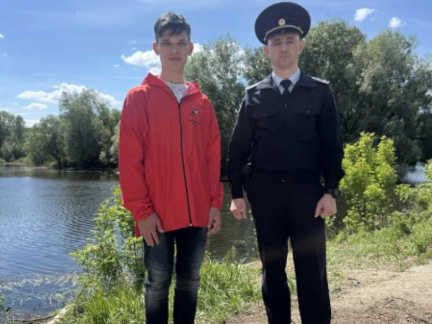 Бравый участковый проплыл полреки ради спасения подростка в воронежском райцентре