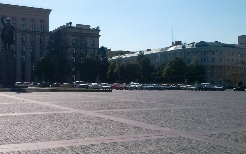 В Воронеже после отъезда Путина вновь заработала парковка на площади Ленина 