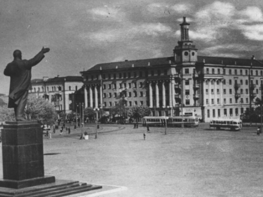 Главную площадь Воронежа 68 лет назад назвали именем Владимира Ленина