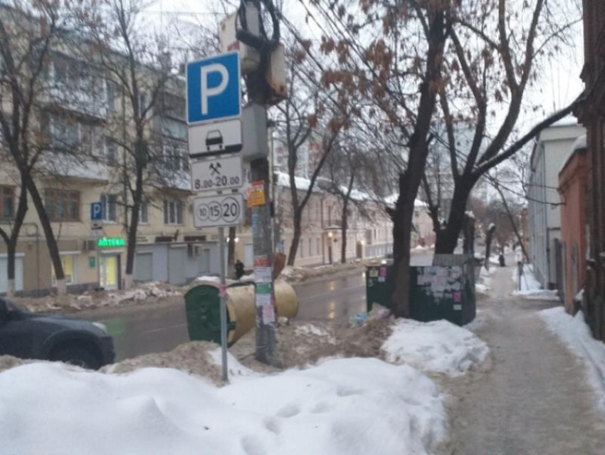Бездушную стоянку на платной парковке сняли в Воронеже