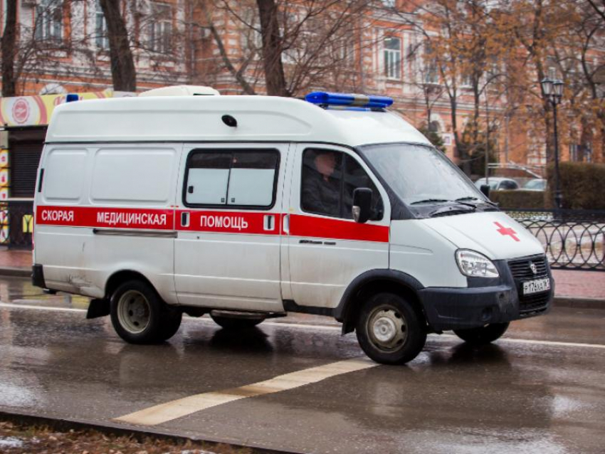 Пятилетнюю девочку и одиннадцатилетнего школьника сбили две иномарки в Воронеже