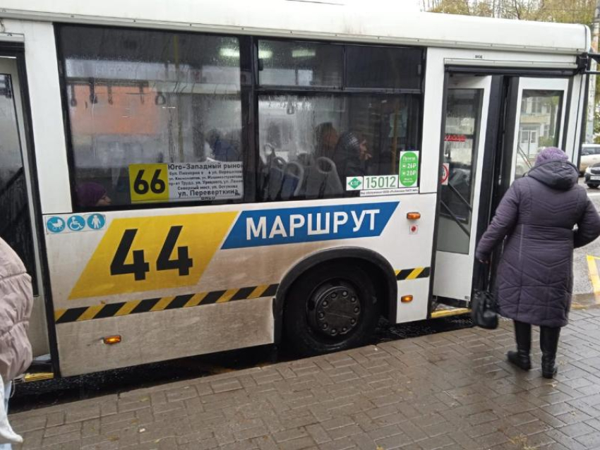Загадочный автобус заметили на дороге в Воронеже 