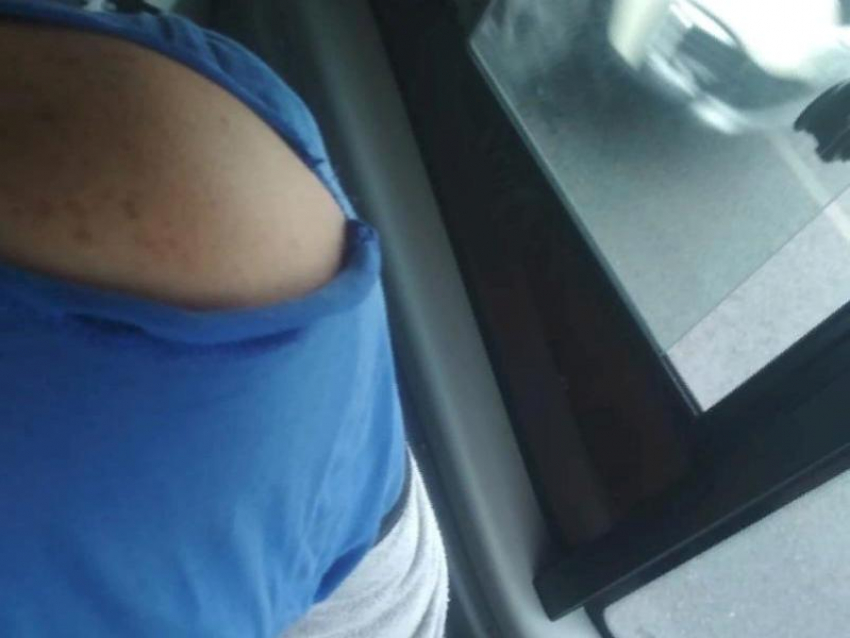 Пассажир разорвал одежду маршрутчика из-за требования надеть маску в Воронеже