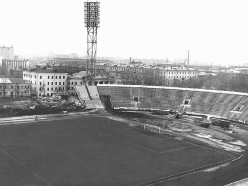 Центральный стадион накануне краха СССР показали на фото в Воронеже