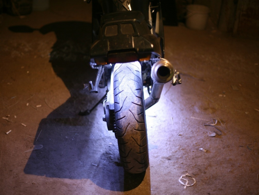 В Воронежской области пьяный мотоциклист врезался в забор 