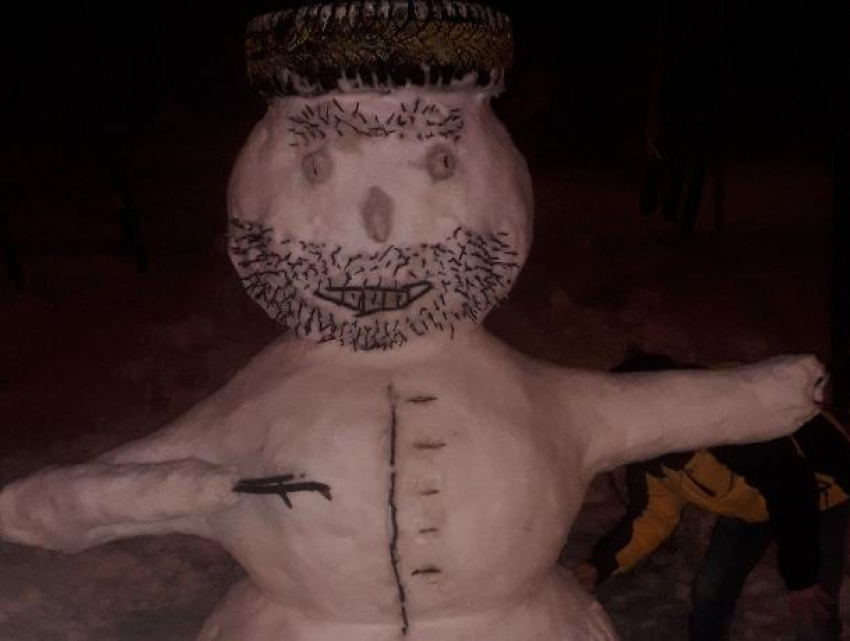 Танцующего лезгинку снеговика слепили в Воронеже