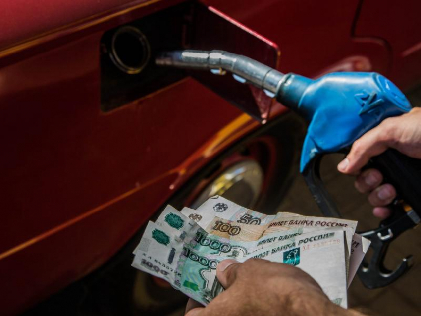 Снижение цен на бензин шокировало воронежцев 