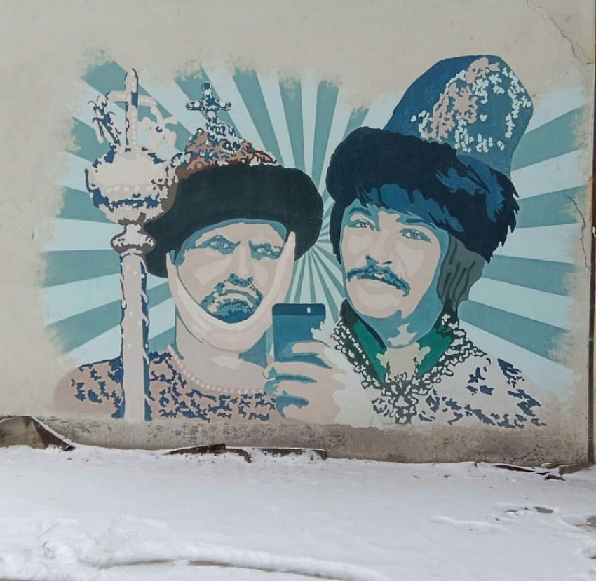 Ивана Грозного с iPhone изобразили на стене дома в Воронеже 