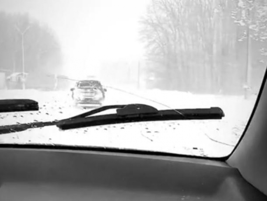 Снежный апокалипсис на трассе под Воронежем сняли на видео