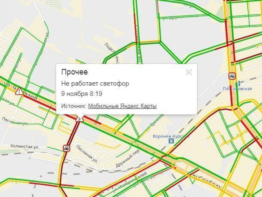 Неработающий светофор и ДТП спровоцировали пробку в Воронеже