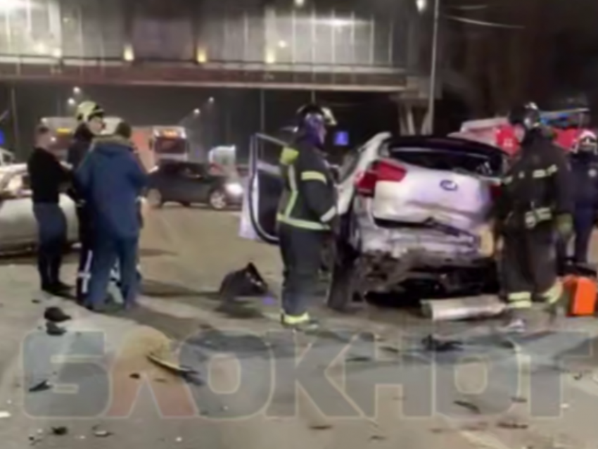 «Каша» из машин: страшная массовая авария произошла в Воронеже