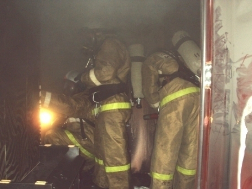 В Лискинском районе пожарные вывели из огня 11 человек