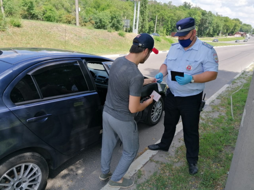 23-летний водитель Mitsubishi накопил штрафов на 52 тыс в Воронеже 