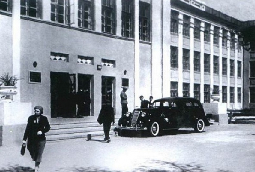 Элитный автомобиль ректора ВГУ показали на архивном снимке