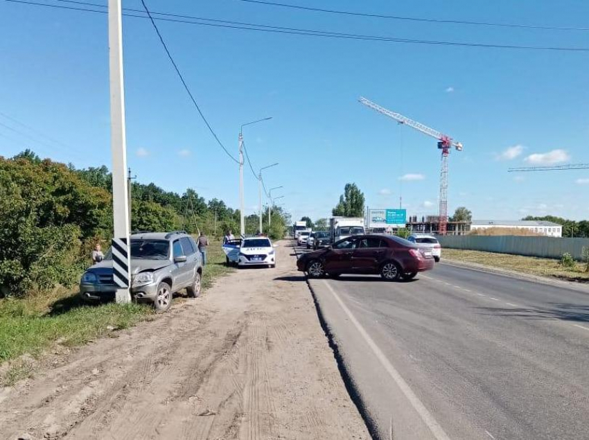 Четверо молодых людей попали в аварию на трассе «Курск–Воронеж»