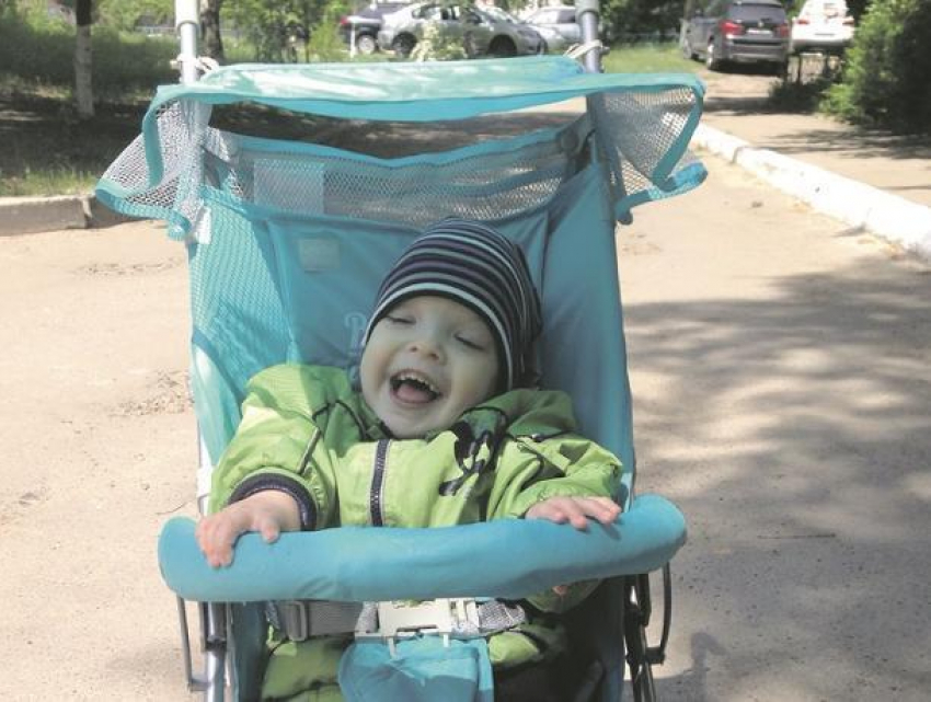 Воронежцы могут помочь мальчику, борющемуся с тяжелым недугом 