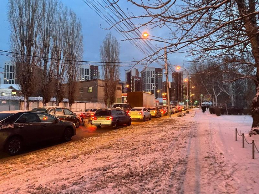 Снежные выходные принесли пятикилометровые пробки в Воронеж 