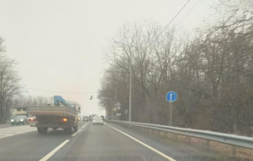 Спорный поворот запретили на выезде из Воронежа - дежурит ГАИ