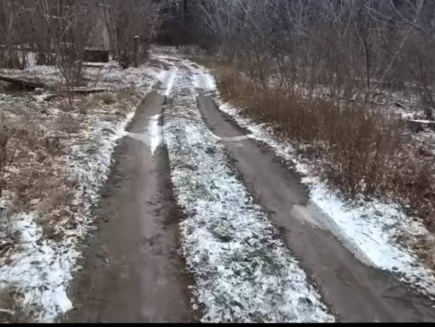 Просто тонем: жители воронежского дома пожаловались президенту РФ на дорожный плен